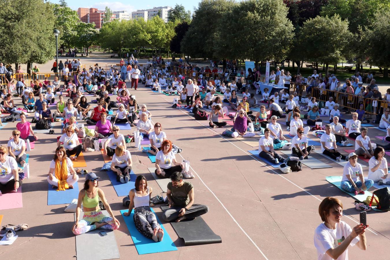 Fotos: Día del Yoga en el parque de la Paz