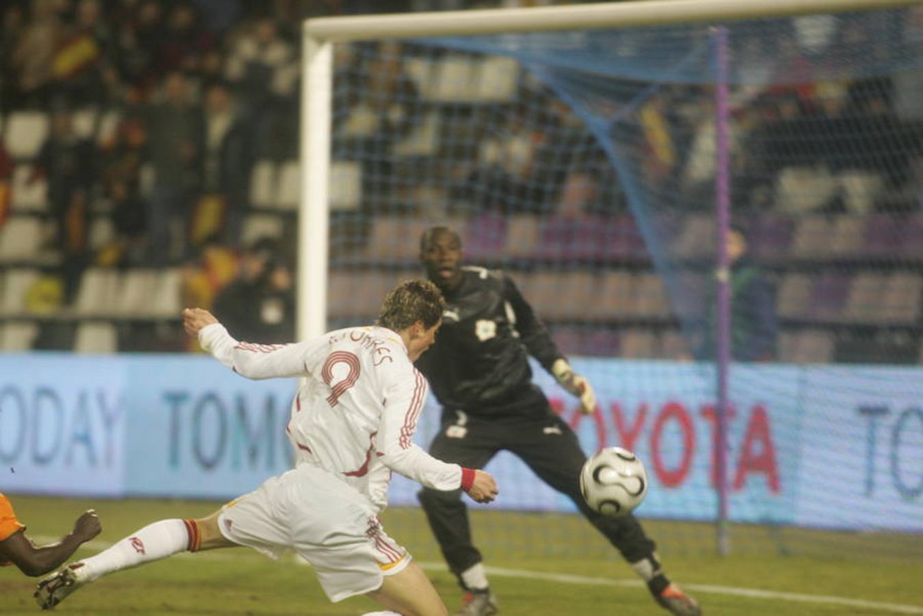 Resumen fotográfico del paso del futbolista Fernando Torres por Valladolid, tras anunciar su retirada del fútbol profesional.