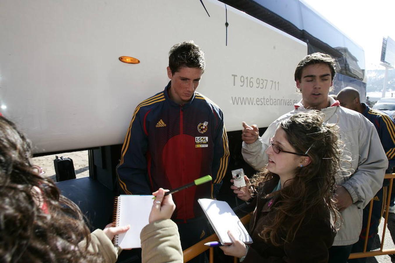 Resumen fotográfico del paso del futbolista Fernando Torres por Valladolid, tras anunciar su retirada del fútbol profesional.