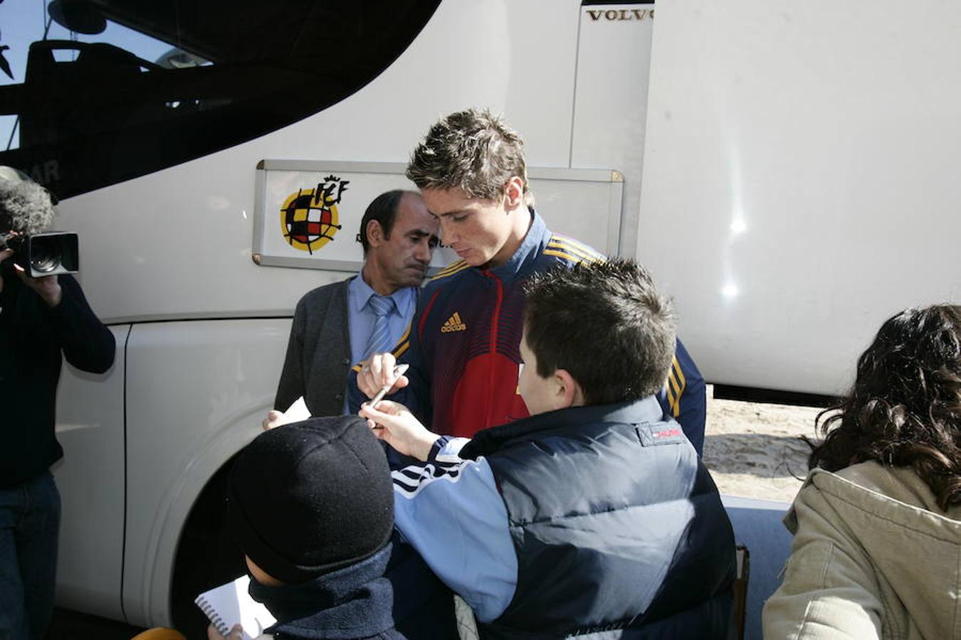 Resumen fotográfico del paso del futbolista Fernando Torres por Valladolid, tras anunciar su retirada del fútbol profesional.