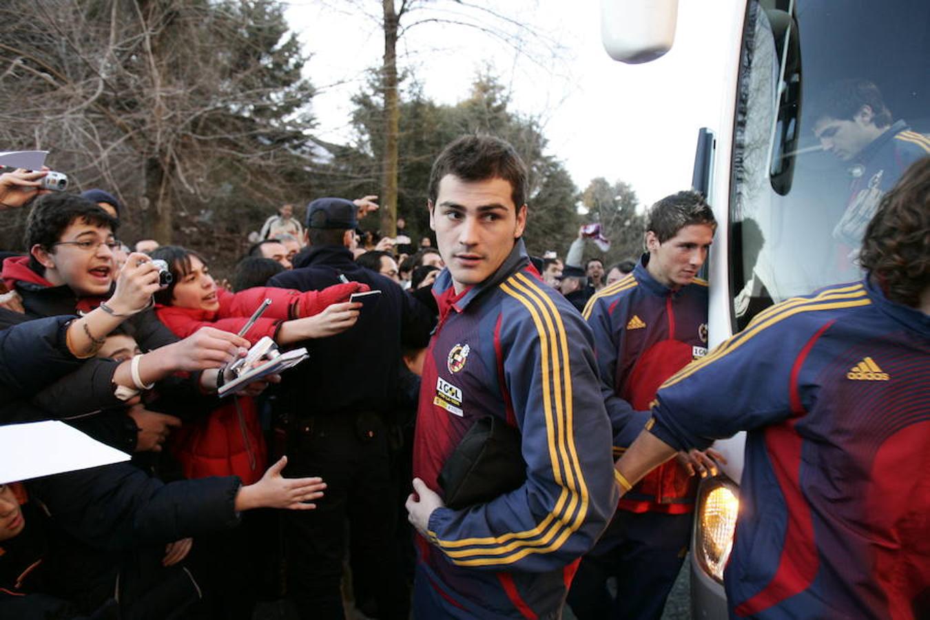 Resumen fotográfico del paso del futbolista Fernando Torres por Valladolid, tras anunciar su retirada del fútbol profesional.