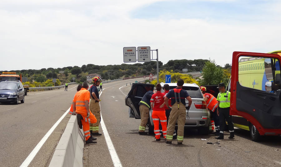 Fotos: Fallece un hombre y su mujer resulta herida tras un accidente de tráfico en Puente Duero