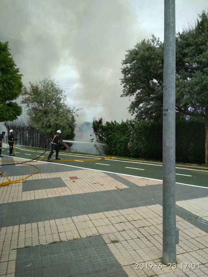 Fotos: Fuego en la zona entre Puente Ladrillo y Cabrerizos en Salamanca