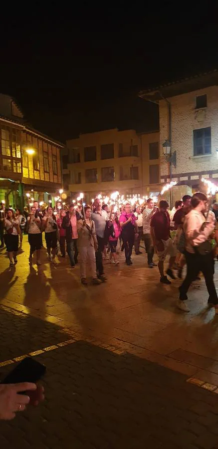 Fotos: Procesión de antorchas y hoguera de San Juan en Aguilar