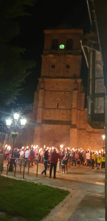 Fotos: Procesión de antorchas y hoguera de San Juan en Aguilar