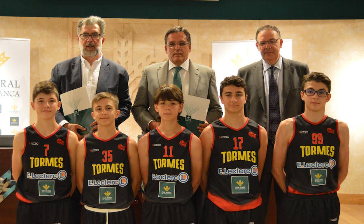 Caja Rural de Salamanca renueva un año más con el CB Tormes su apuesta por el deporte local