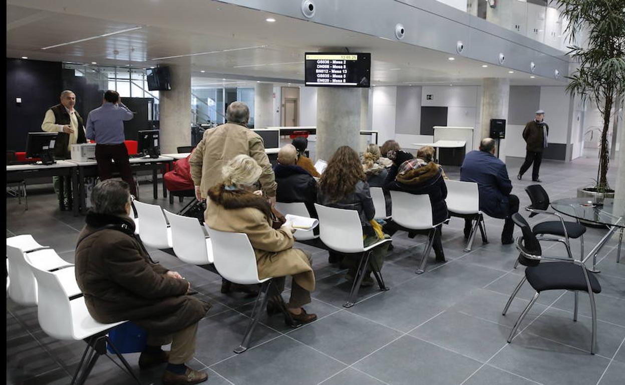 Interior del edificio de la Seguridad Social en Valladolid.