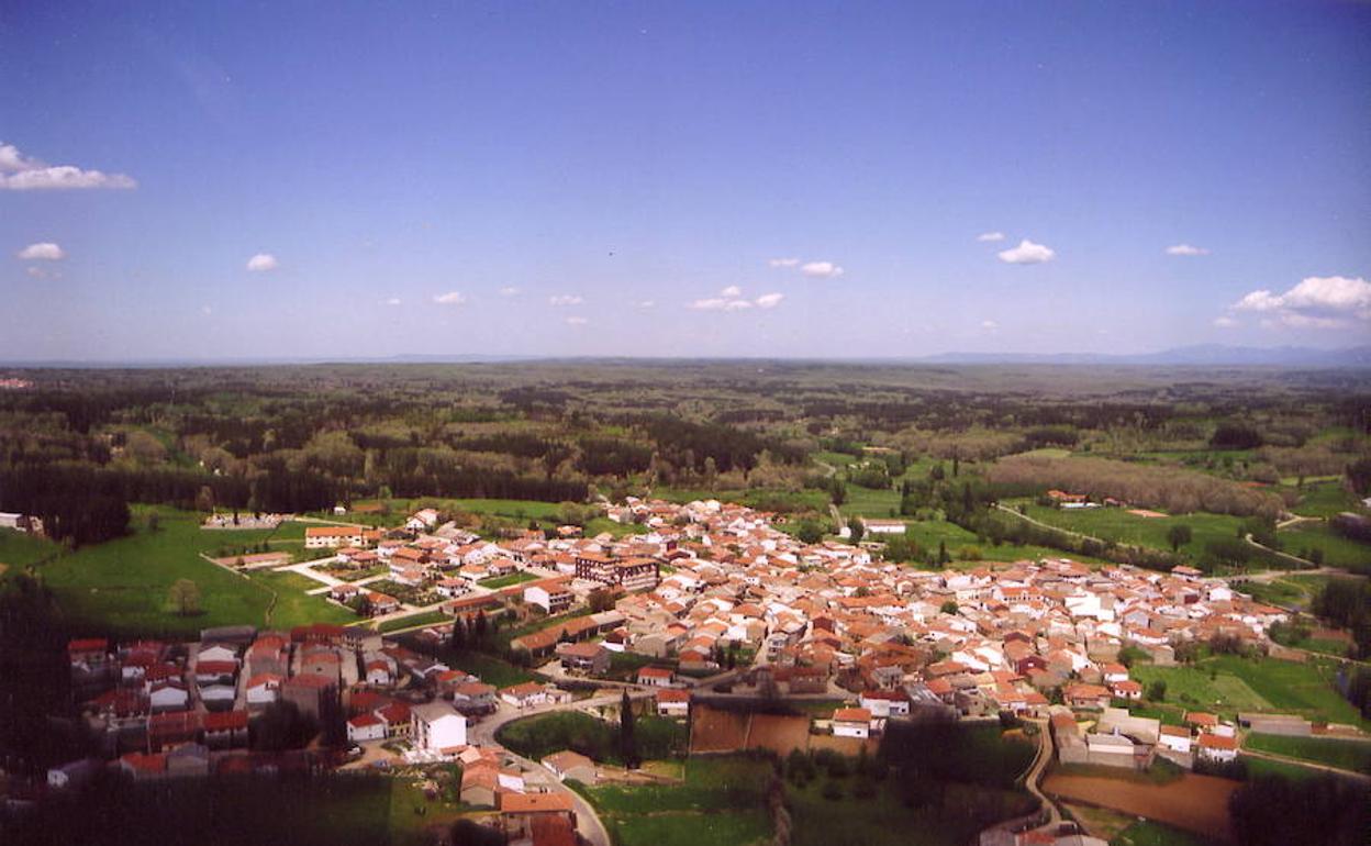 Imagen aérea de la localidad de Navasfrías. 