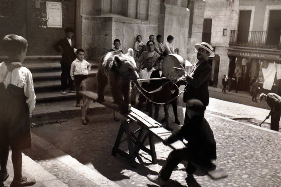 Fotos: Exposición &#039;Vendiendo en la calle&#039; en la Casa de Cultura Revilla de Valladolid