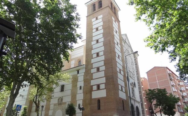 La torre y el lateral recién rehabilitados de la iglesia de La Magadalena.