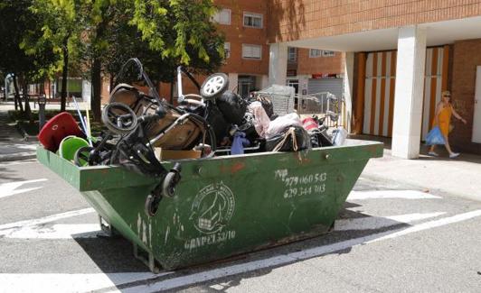 Uno de los cinco contenedores que se llenaron. 