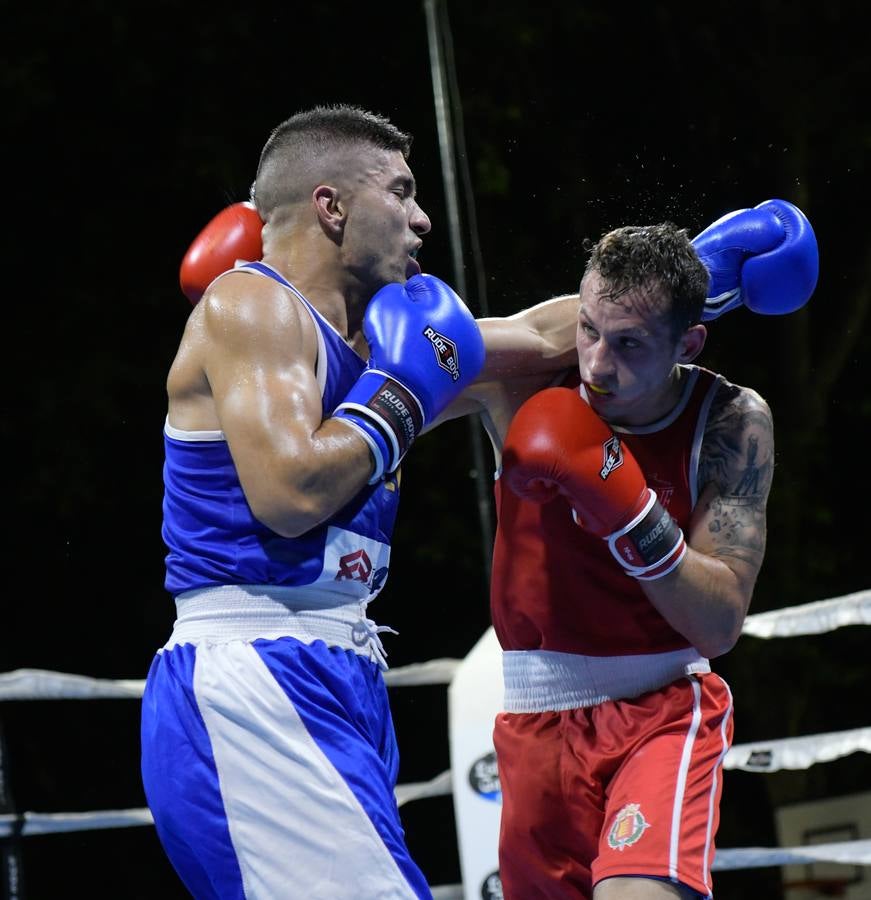 Numeroso público siguió los combates en el cuadrilátero instalado en al Acera de Recoletos.