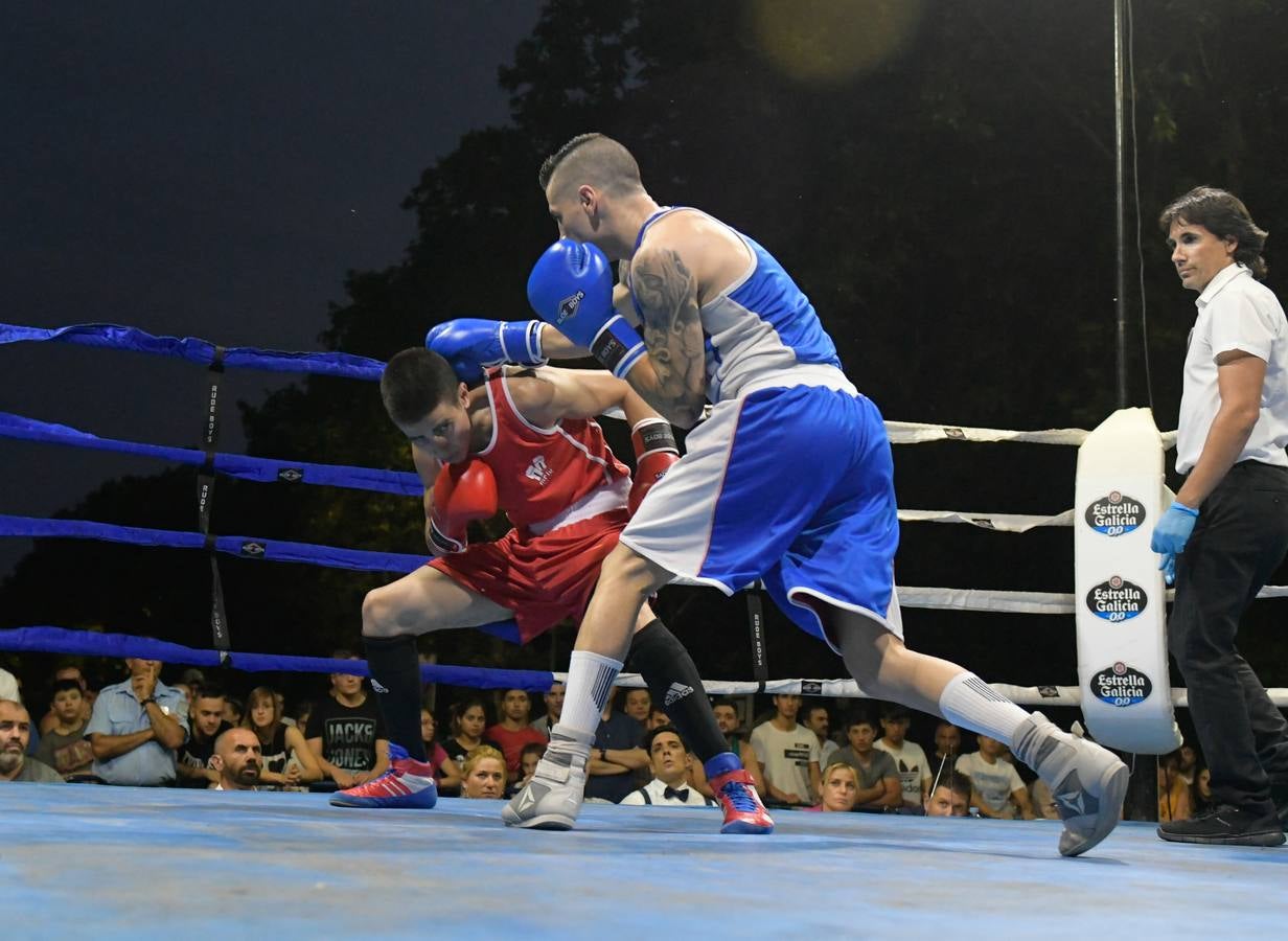 Numeroso público siguió los combates en el cuadrilátero instalado en al Acera de Recoletos.