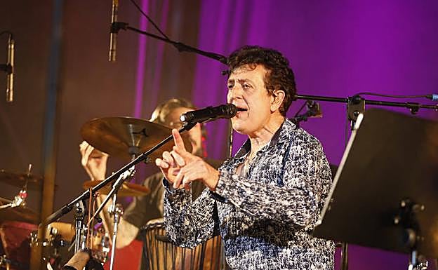 Actuación de Manolo García en Palencia.