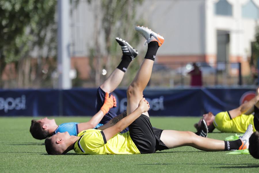 El concurso para que jóvenes jugadores intenten ganarse un hueco en el fútbol semiprofesional ha arrancado hoy en Salamanca.