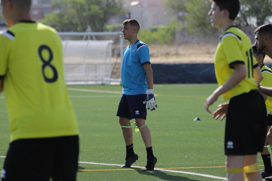 El concurso para que jóvenes jugadores intenten ganarse un hueco en el fútbol semiprofesional ha arrancado hoy en Salamanca.