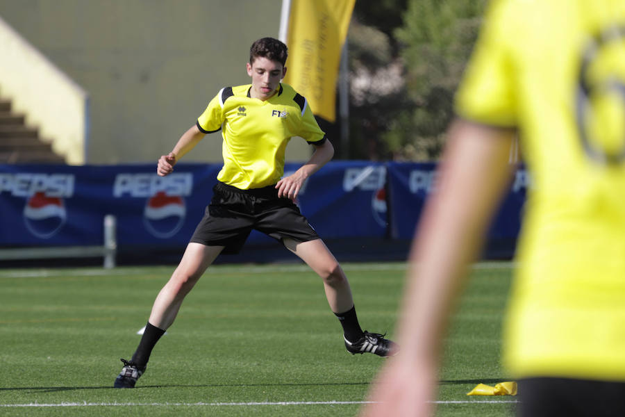 El concurso para que jóvenes jugadores intenten ganarse un hueco en el fútbol semiprofesional ha arrancado hoy en Salamanca.