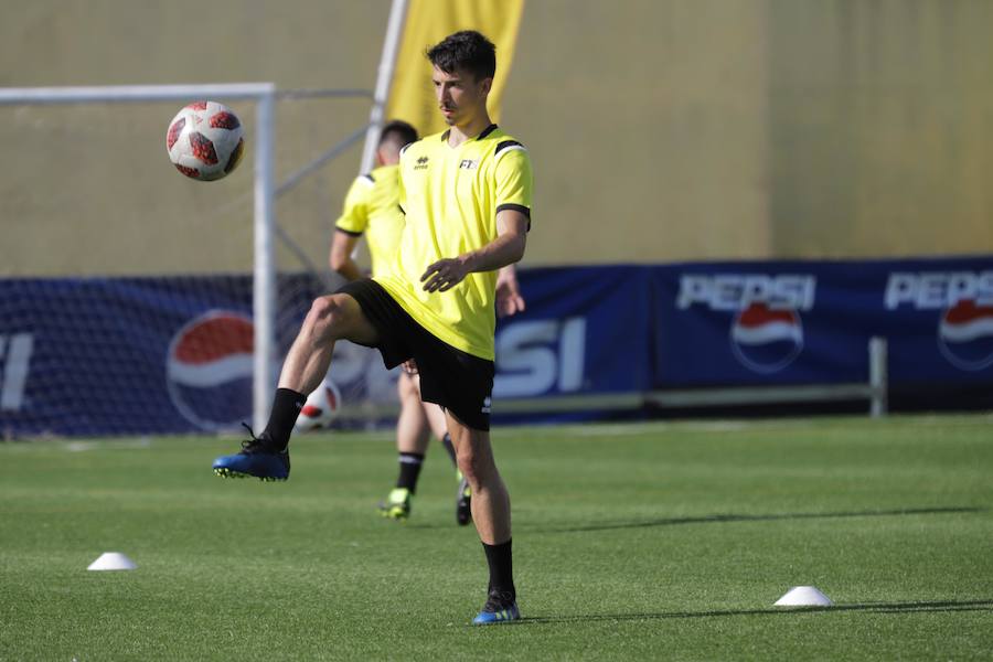 El concurso para que jóvenes jugadores intenten ganarse un hueco en el fútbol semiprofesional ha arrancado hoy en Salamanca.