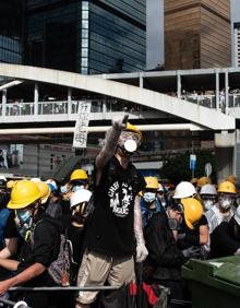 Imagen secundaria 2 - Batalla campal en el Parlamento de Hong Kong