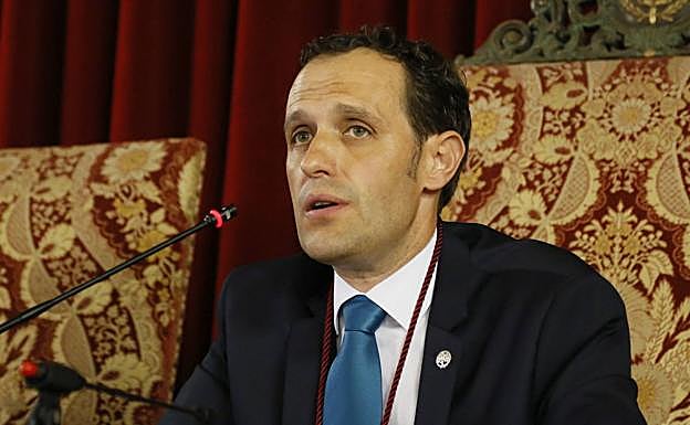 El presidente de la Diputacón, Conrado Íscar, durante su toma de posesión el pasado viernes. 