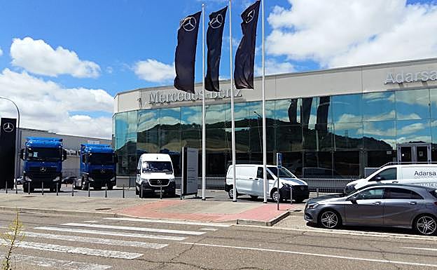 Fachada del concesionario Adarsa en Palencia. 