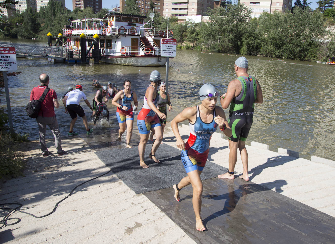 El recorrido contaba con 750 metros de natación, 20 kilómetros de ciclismo y 5 kilómetros de carrera.