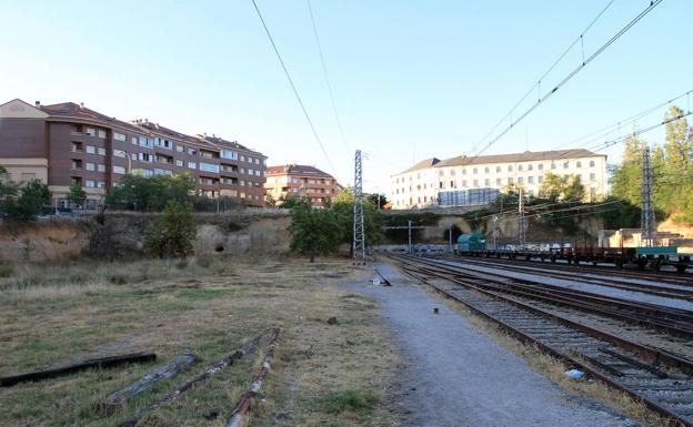 Terrenos en la vieja estación de Renfe donde se quiere levantar la estación de autobuses. 