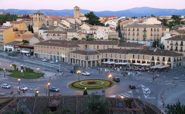 Vista de la plaza de Artillería de Segovia, la cual se quiere peatonalizar. 