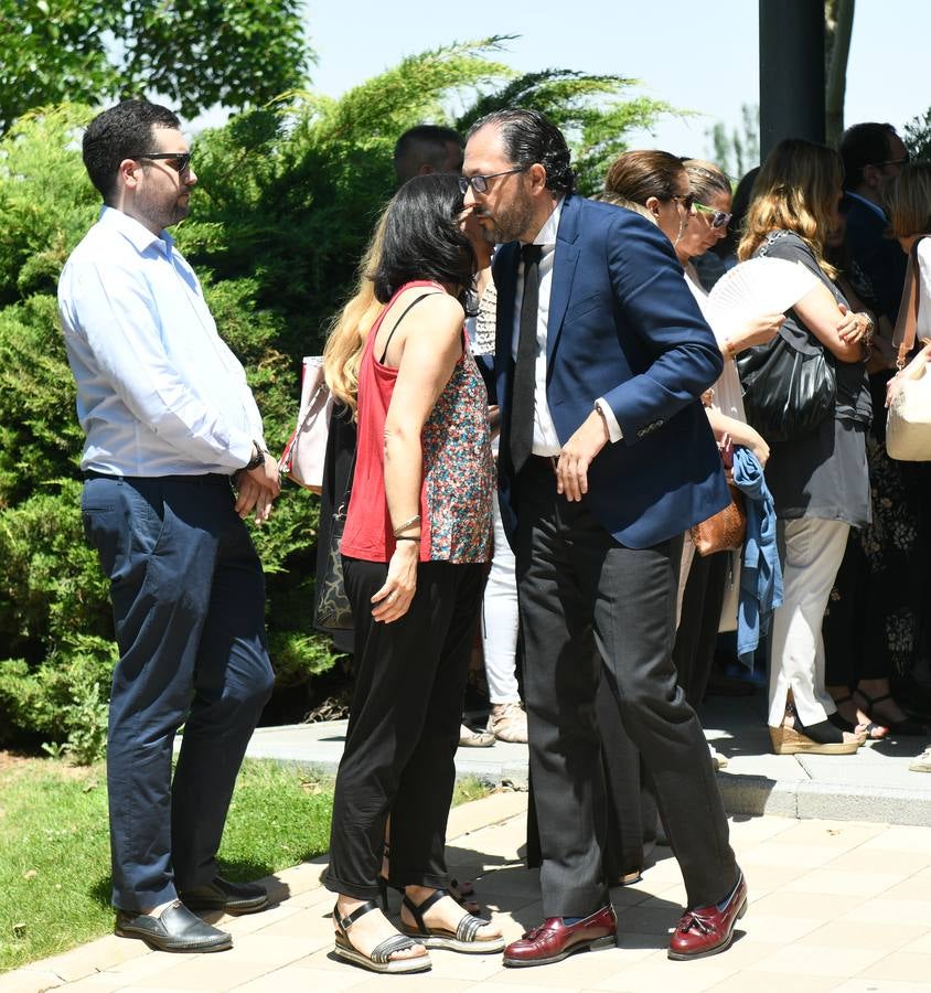 Decenas de personas han abarrotado la capilla del tanatorio de las Contiendas para despedirse de la secretaria del Colegio de Abogados de Valladolid