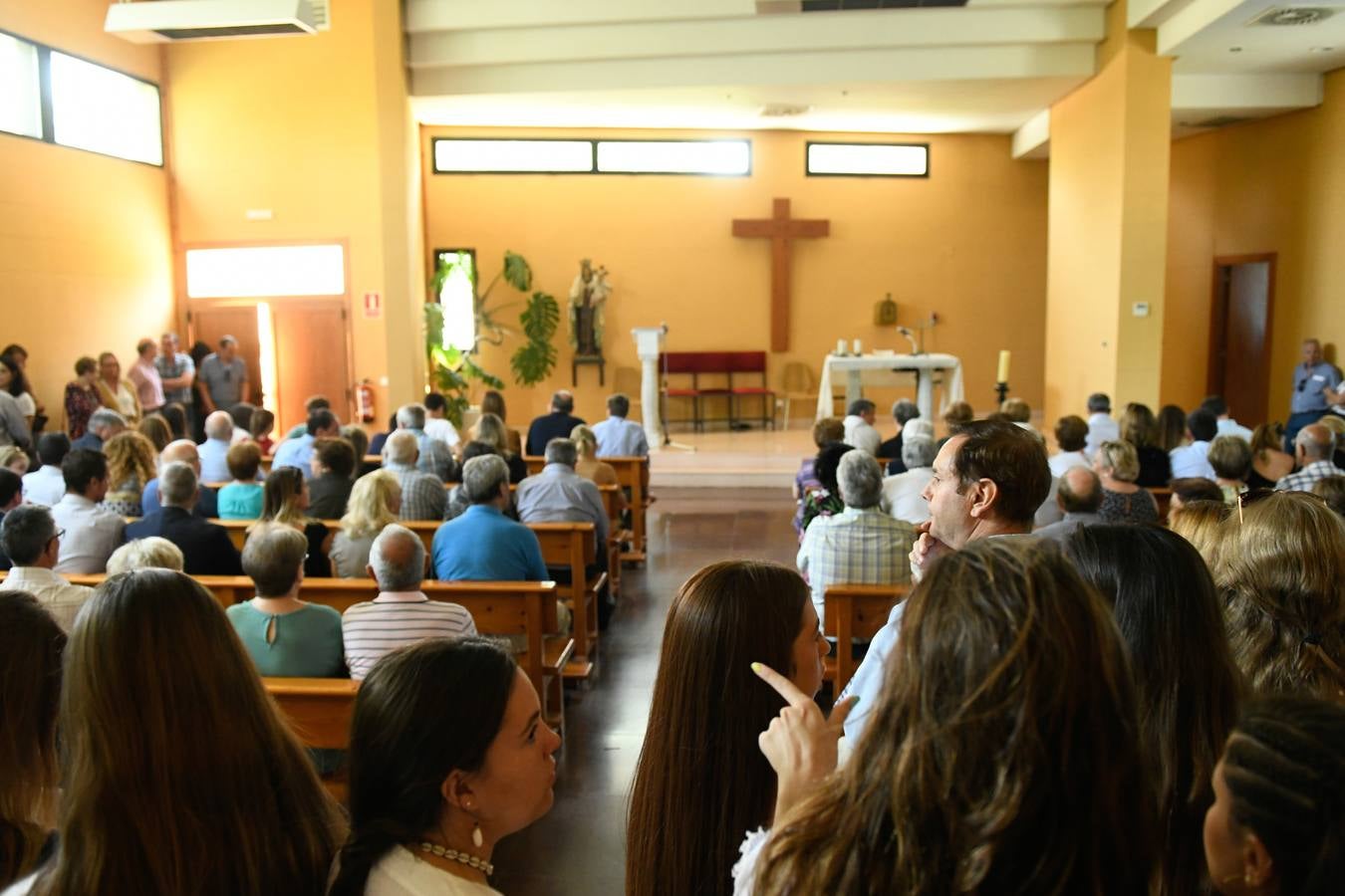 Decenas de personas han abarrotado la capilla del tanatorio de las Contiendas para despedirse de la secretaria del Colegio de Abogados de Valladolid
