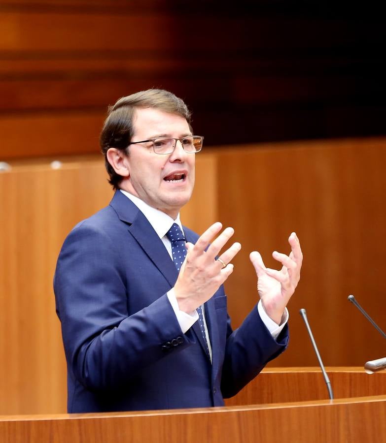 El líder del PSOE en la región, Luis Tudanca, fue el encargado de abrir la segunda parte de una sesión que calificó como «histórica» por ser la «primera vez en la historia de esta comunidad en la que no se elegirá presidente a quien a ganado las elecciones»