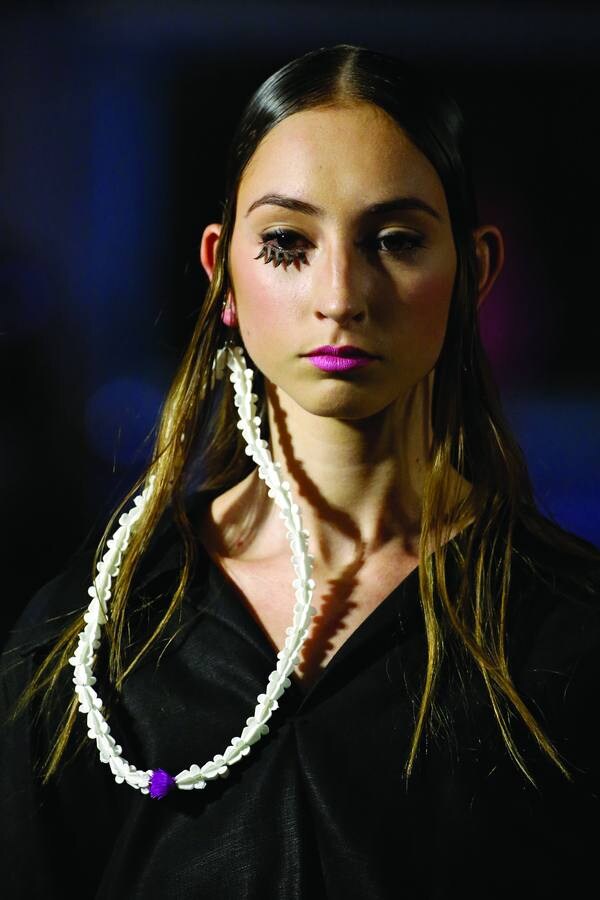 La diseñadora leonesa presentó su colección 'Alquimia', realizada con tejidos confeccionados con materiales reciclados, en La Nave Boetticher