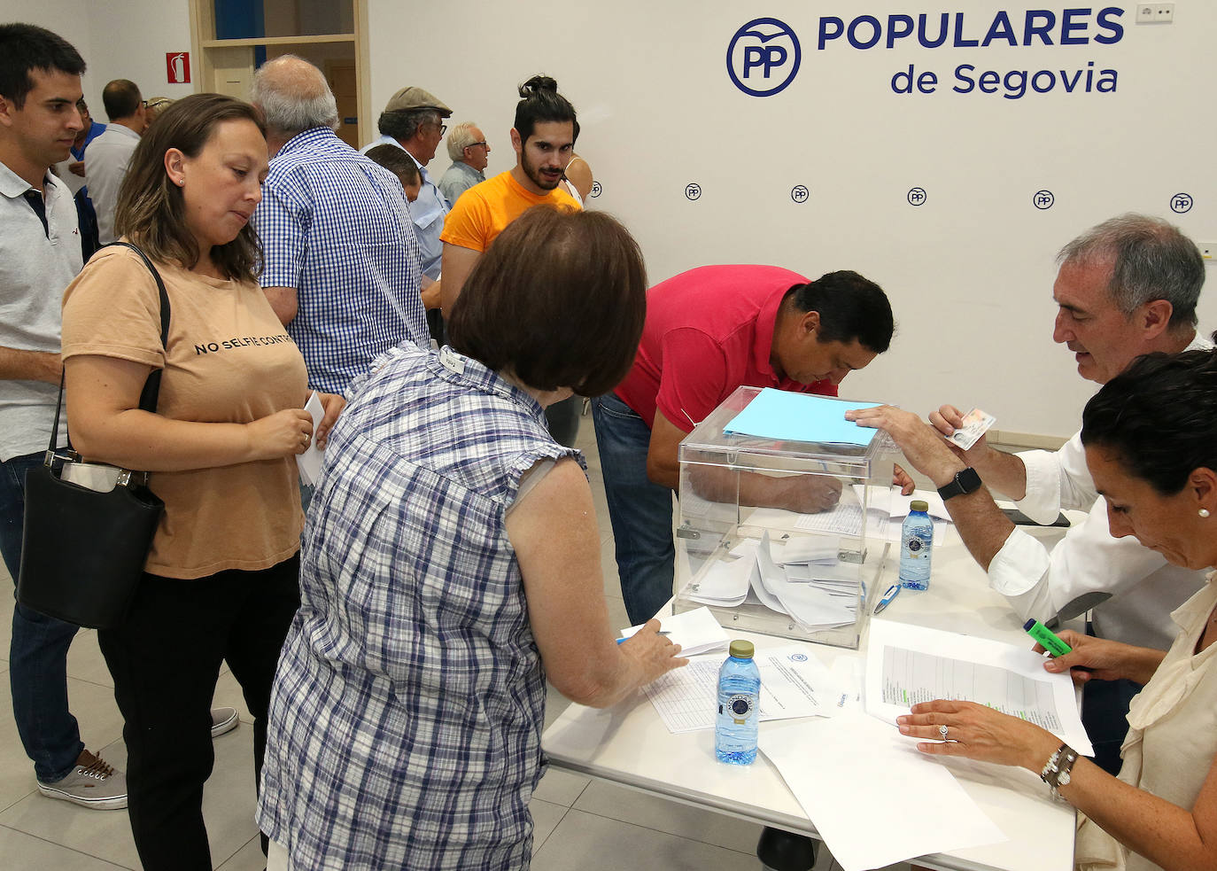 Fotos: Alcaldes y concejales del PP de Segovia eligen a sus diputados provinciales