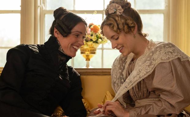 Suranne Jones (i) y Sophie Rundle (d) en una escena de la miniserie 'Gentleman Jack'.