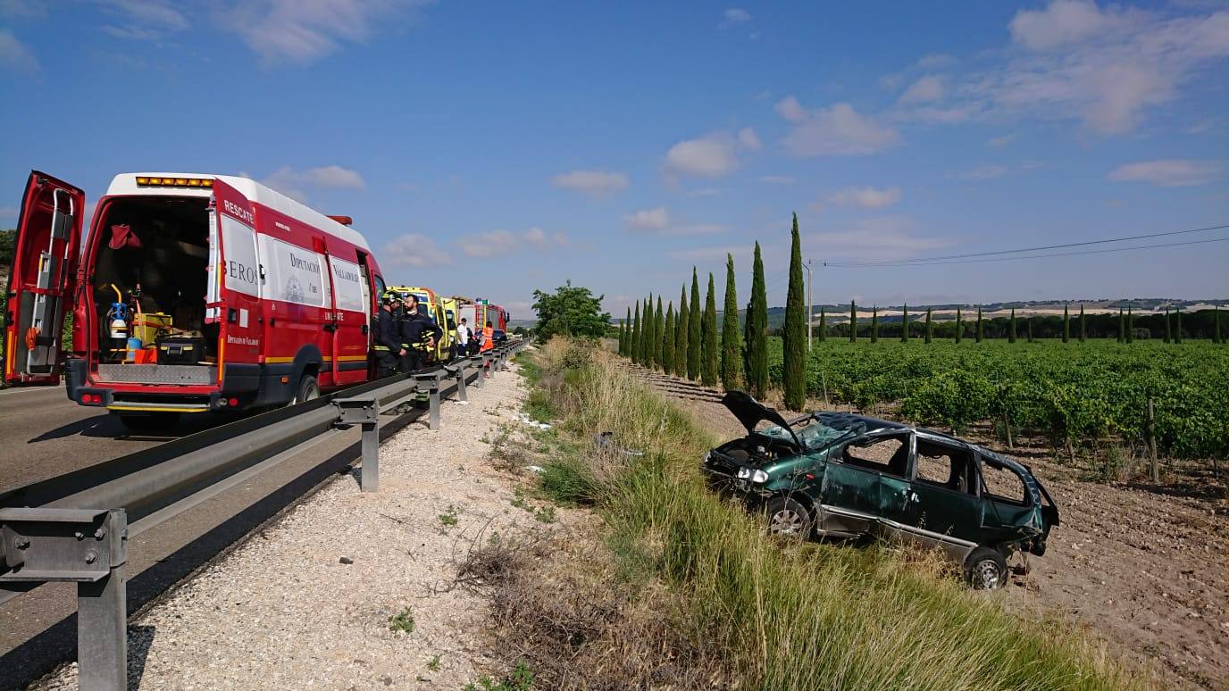 Fotos: Tres heridos en una accidente de tráfico en la carretera N-122 en Valladolid