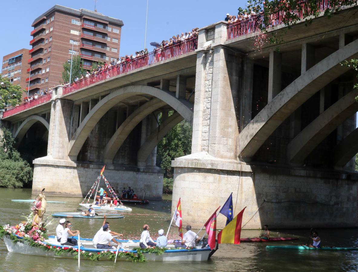 Procesión fluvial de la Virgen del Carmen en Valladolid