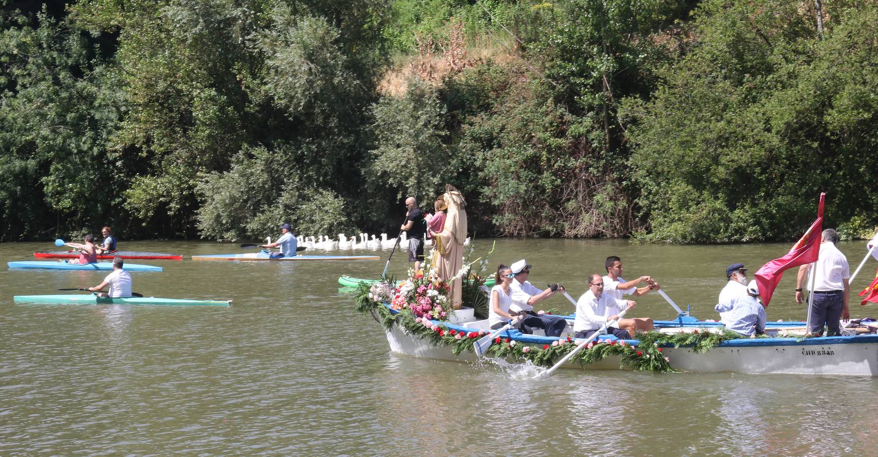 Procesión fluvial de la Virgen del Carmen en Valladolid