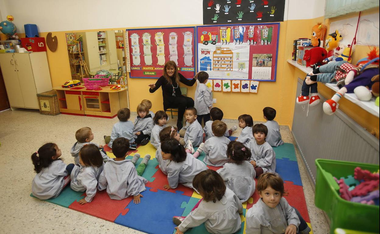 Escolares de un colegio de la región, en clase de inglés. 