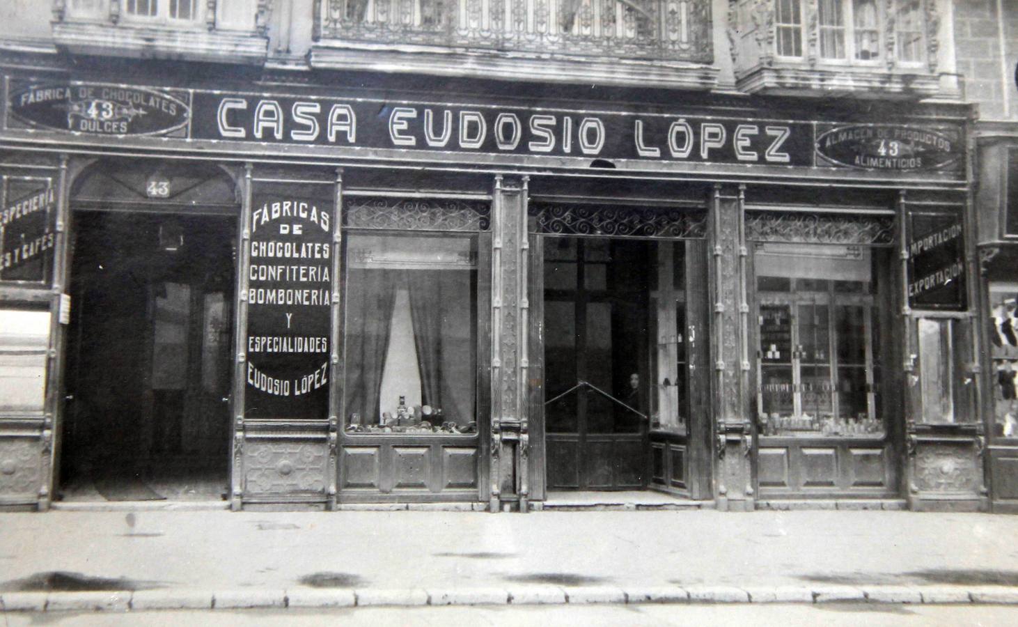 Fachada de la tienda de Eudosio López, con su especialidad de chocolate, en la calle Santiago.