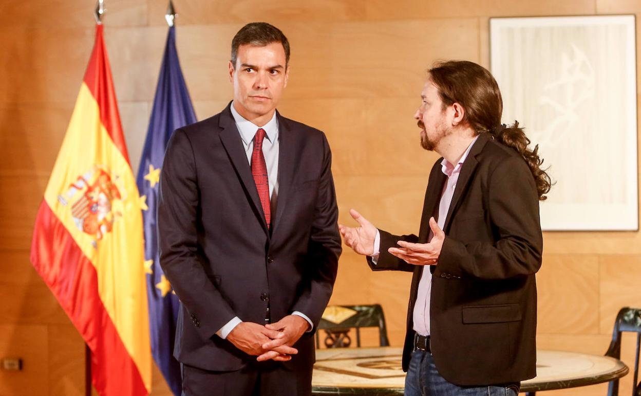 Pedro Sánchez y Pablo Iglesias reunidos de cara a la sesión de investidura. 