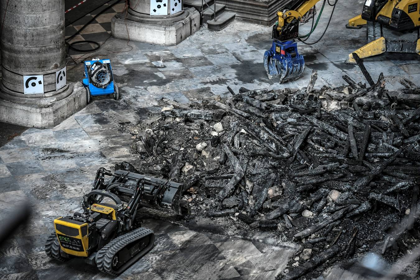 Han pasado tres meses del devastador incendio que en abril arrasaba parte de la cubierta de la catedral parisina y destruía su icónica aguja | Las obras de restauración deberán concluir en un plazo de cinco años, aunque, de momento, las tareas se centran en limpiar y consolidar la estructura