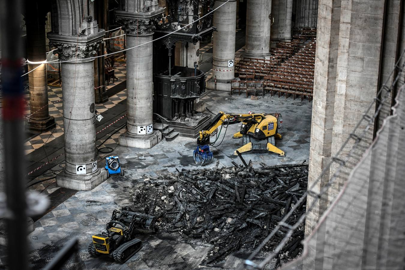 Han pasado tres meses del devastador incendio que en abril arrasaba parte de la cubierta de la catedral parisina y destruía su icónica aguja | Las obras de restauración deberán concluir en un plazo de cinco años, aunque, de momento, las tareas se centran en limpiar y consolidar la estructura