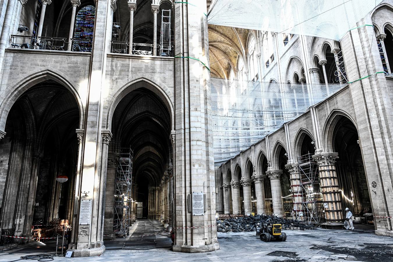 Han pasado tres meses del devastador incendio que en abril arrasaba parte de la cubierta de la catedral parisina y destruía su icónica aguja | Las obras de restauración deberán concluir en un plazo de cinco años, aunque, de momento, las tareas se centran en limpiar y consolidar la estructura