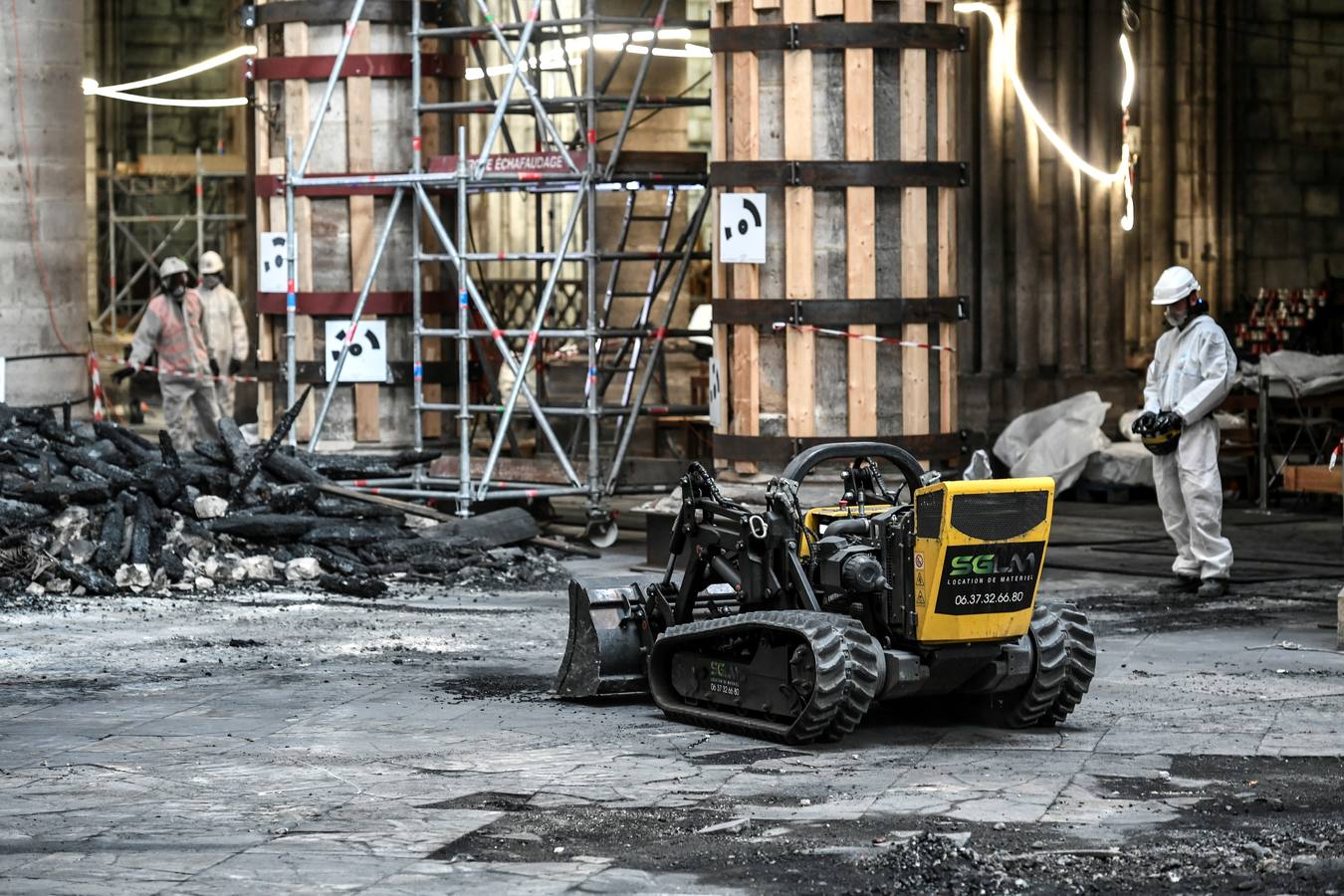 Han pasado tres meses del devastador incendio que en abril arrasaba parte de la cubierta de la catedral parisina y destruía su icónica aguja | Las obras de restauración deberán concluir en un plazo de cinco años, aunque, de momento, las tareas se centran en limpiar y consolidar la estructura