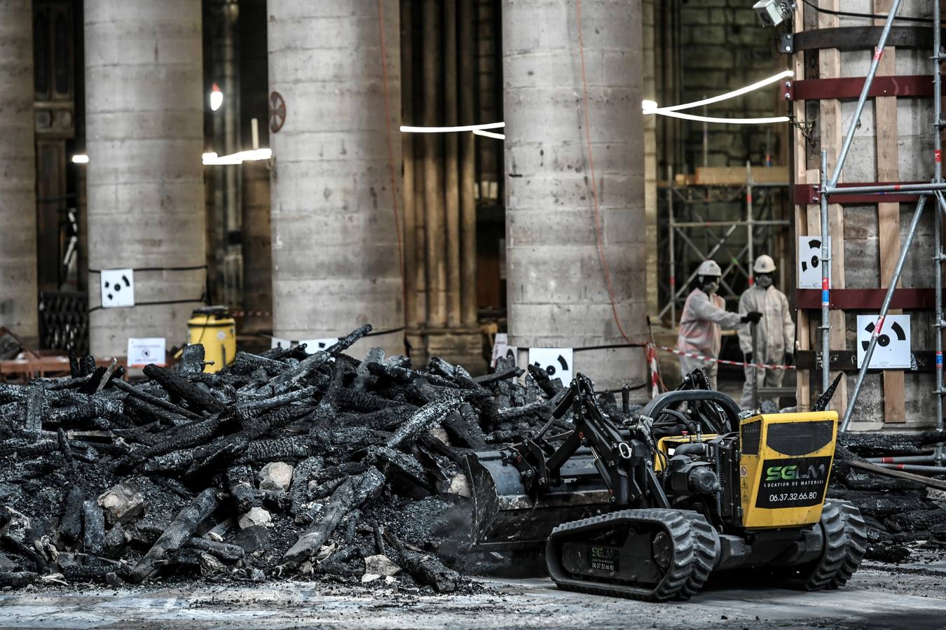 Han pasado tres meses del devastador incendio que en abril arrasaba parte de la cubierta de la catedral parisina y destruía su icónica aguja | Las obras de restauración deberán concluir en un plazo de cinco años, aunque, de momento, las tareas se centran en limpiar y consolidar la estructura