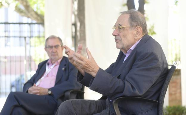 Jesús Quijano y Javier Solana durante la ponencia.
