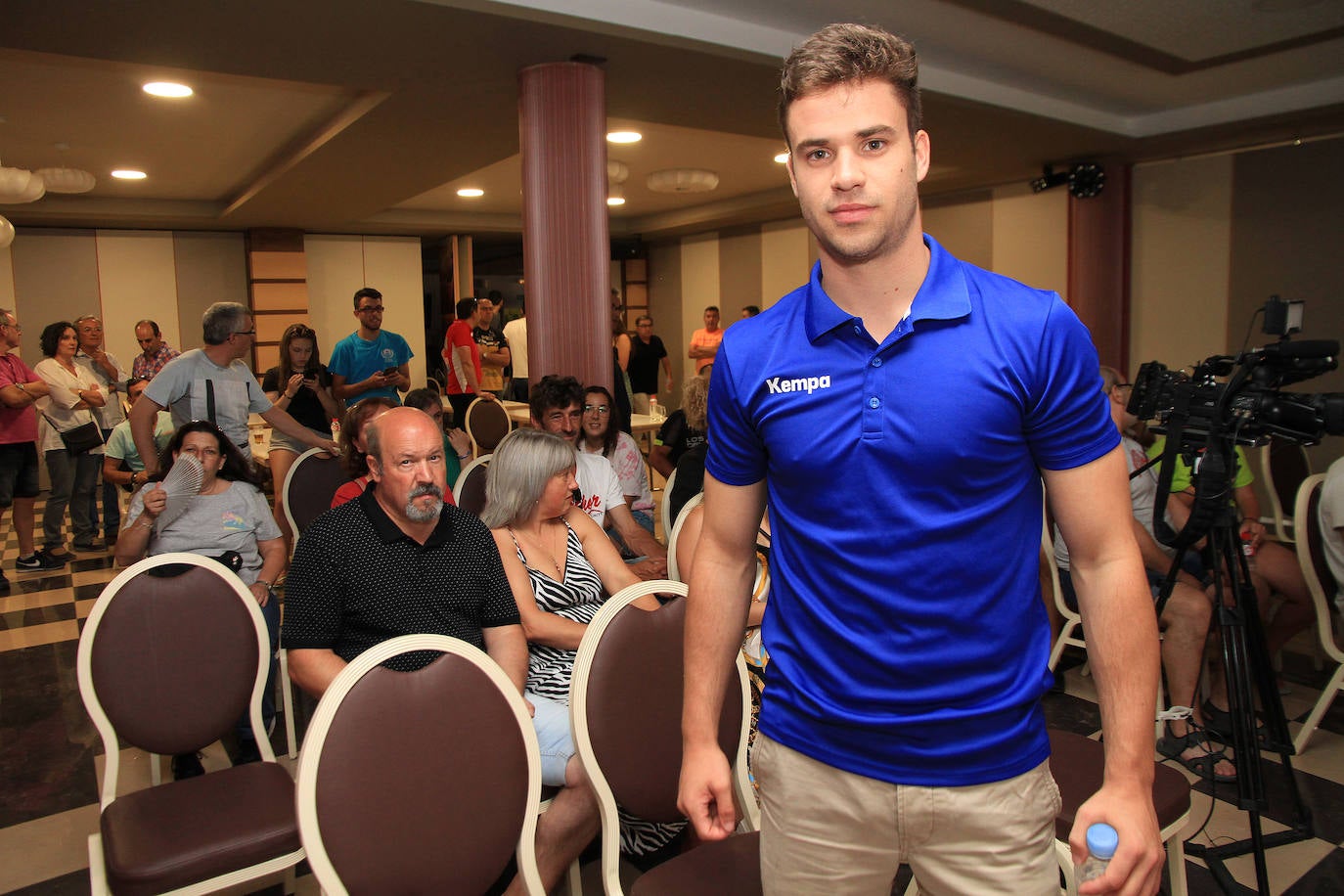 Fotos: Presentación de Rodrigo Pérez Arce en Nava de la Asunción