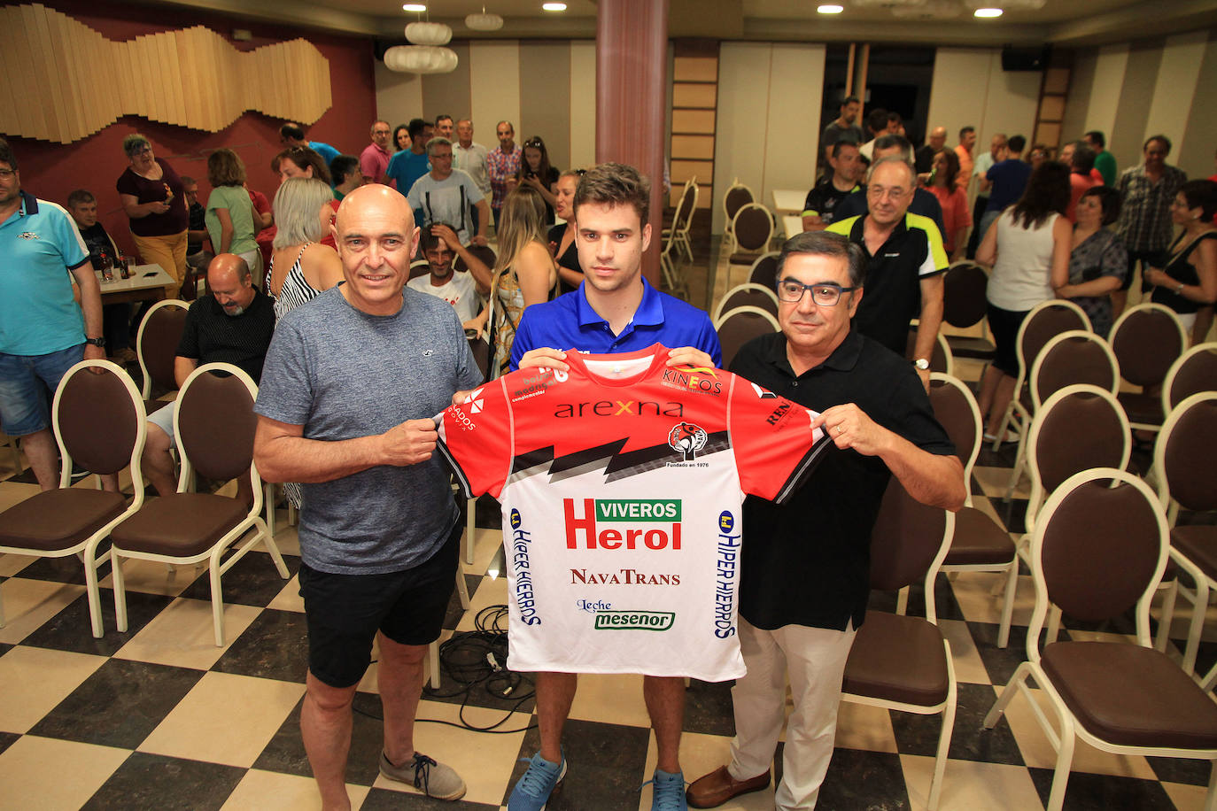 Fotos: Presentación de Rodrigo Pérez Arce en Nava de la Asunción