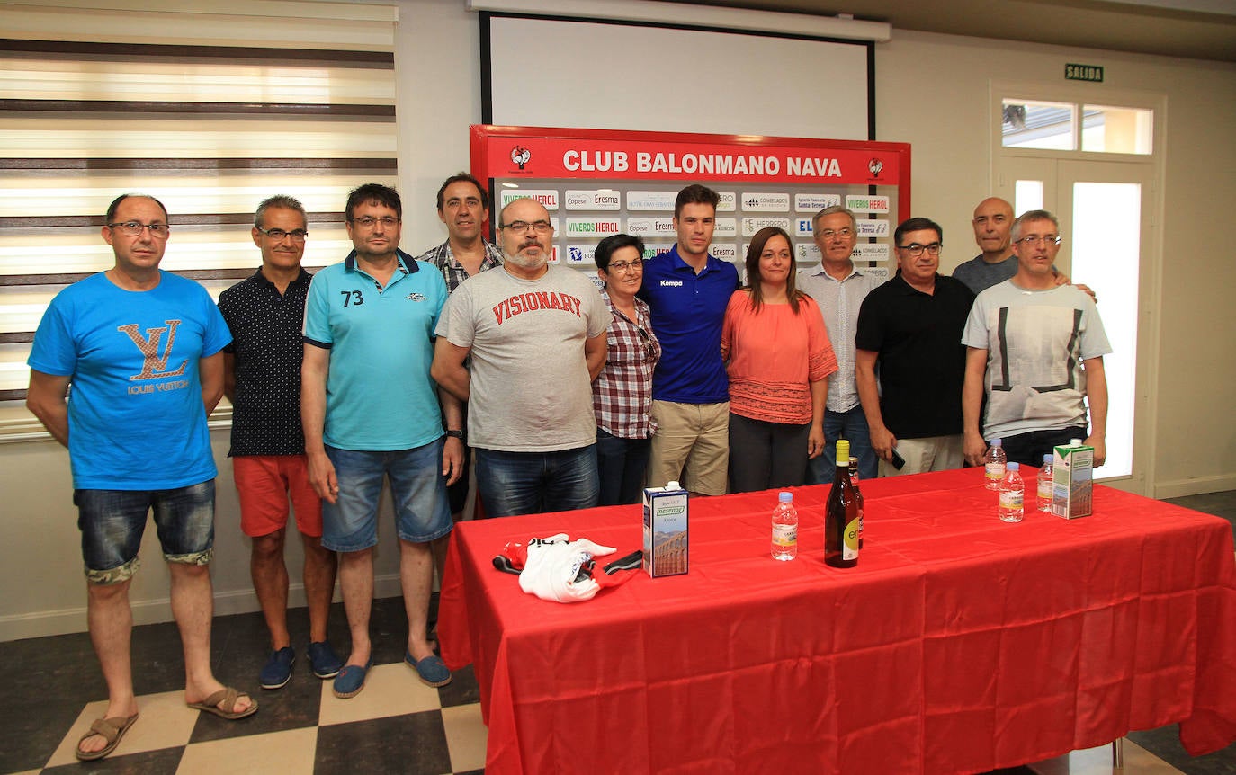 Fotos: Presentación de Rodrigo Pérez Arce en Nava de la Asunción