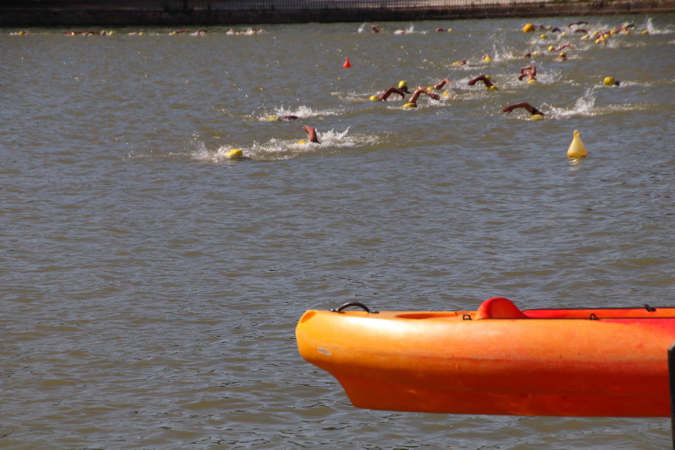 Los recorridos de natación, ciclismo y carrera a pie han discurrido exclusivamente por los caminos de sirga y las aguas de esta infraestructura simbólica de Tierra de Campos
